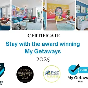 Mews 2 With Free Parking - By My Getaways Holiday home
